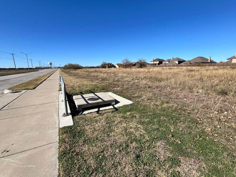 East Bailey Boswell Rd, Saginaw, TX à louer - Photo de construction - Image 3 de 7