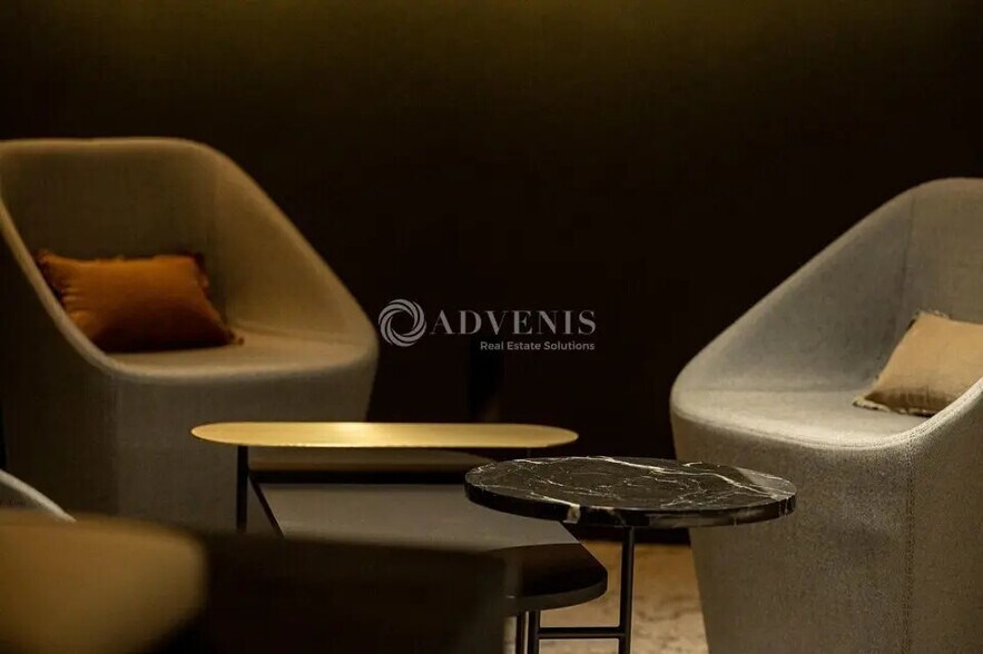 Office in Courbevoie for lease - Building Photo - Image 2 of 12