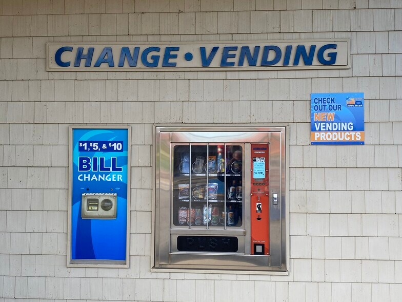 690 Boswell Ave, Norwich, CT à vendre - Photo du bâtiment - Image 2 de 7