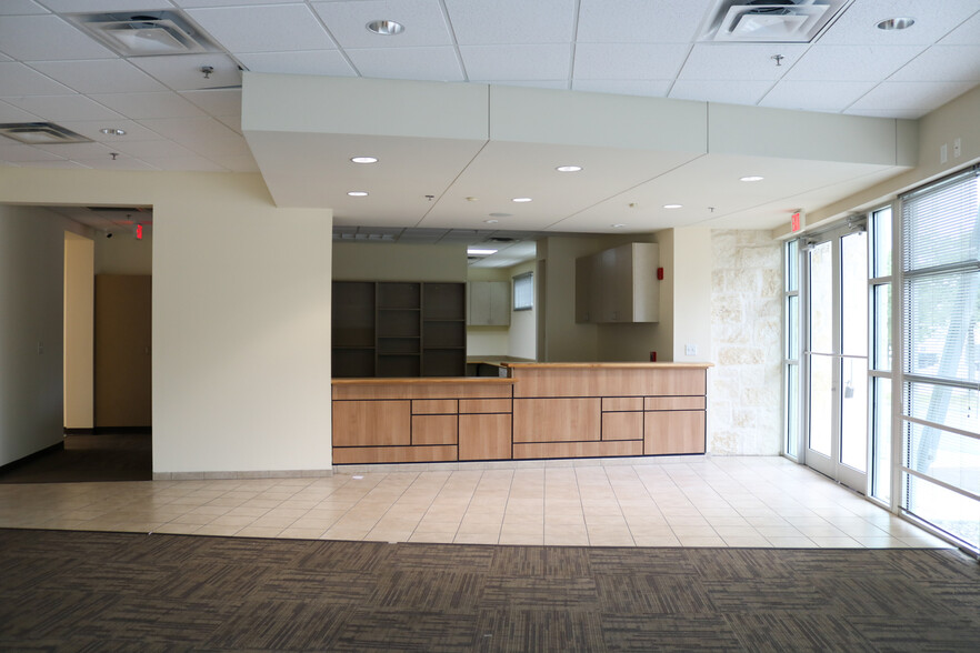 9820 Braun Rd, San Antonio, TX for lease - Building Photo - Image 2 of 7