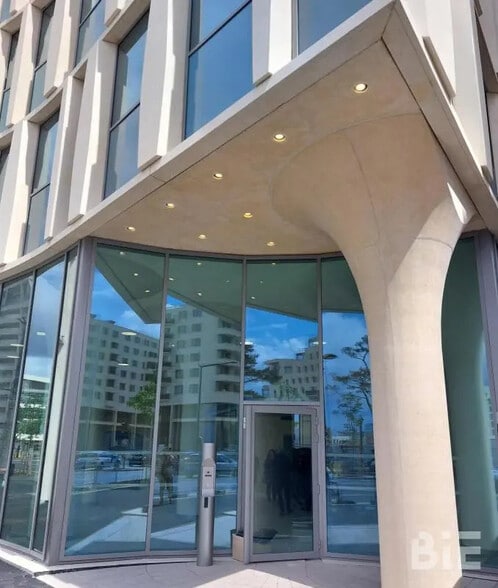 Office in Bordeaux for lease - Building Photo - Image 2 of 7