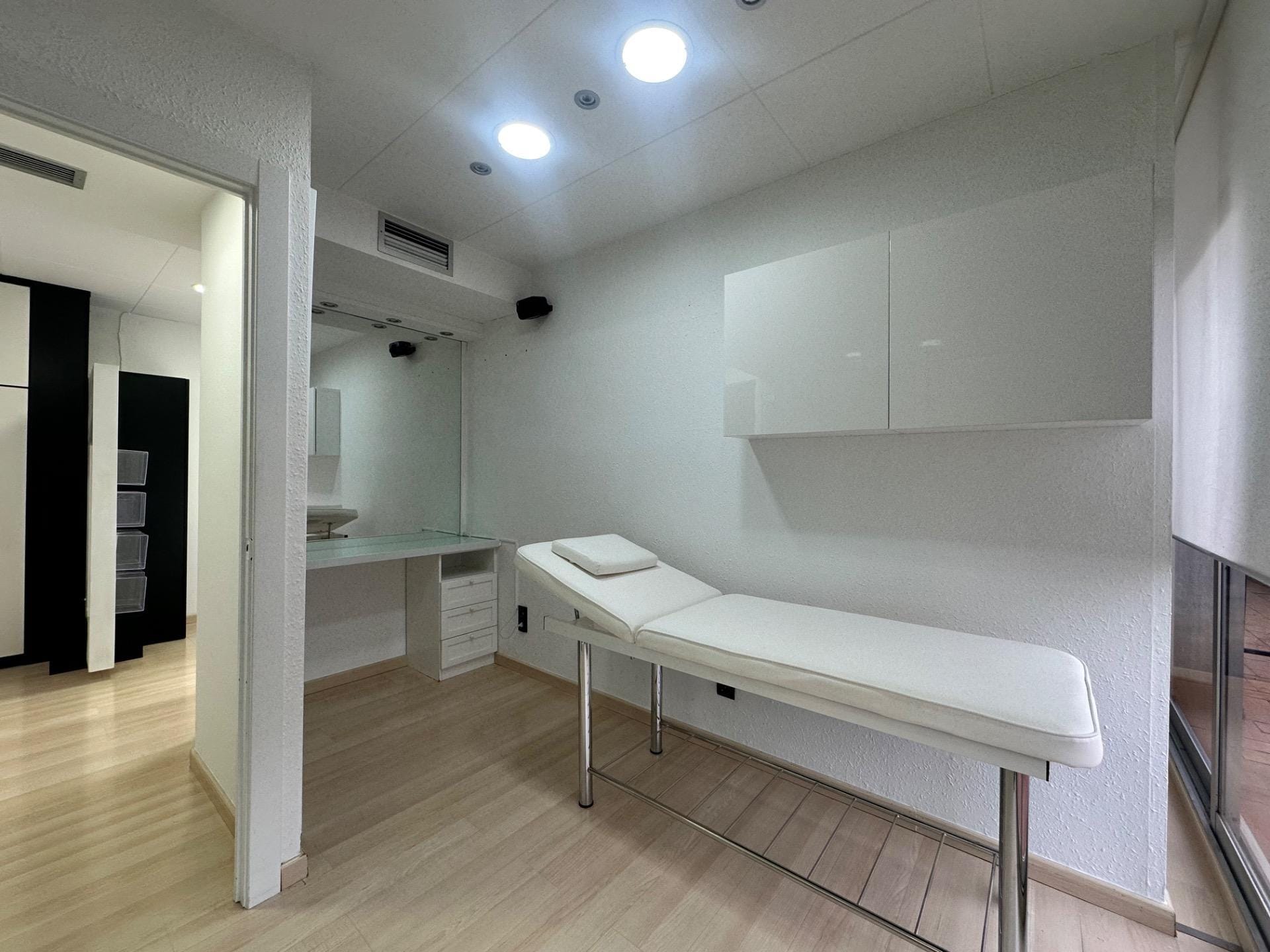 Office in Manresa, Barcelona for lease Interior Photo- Image 1 of 21