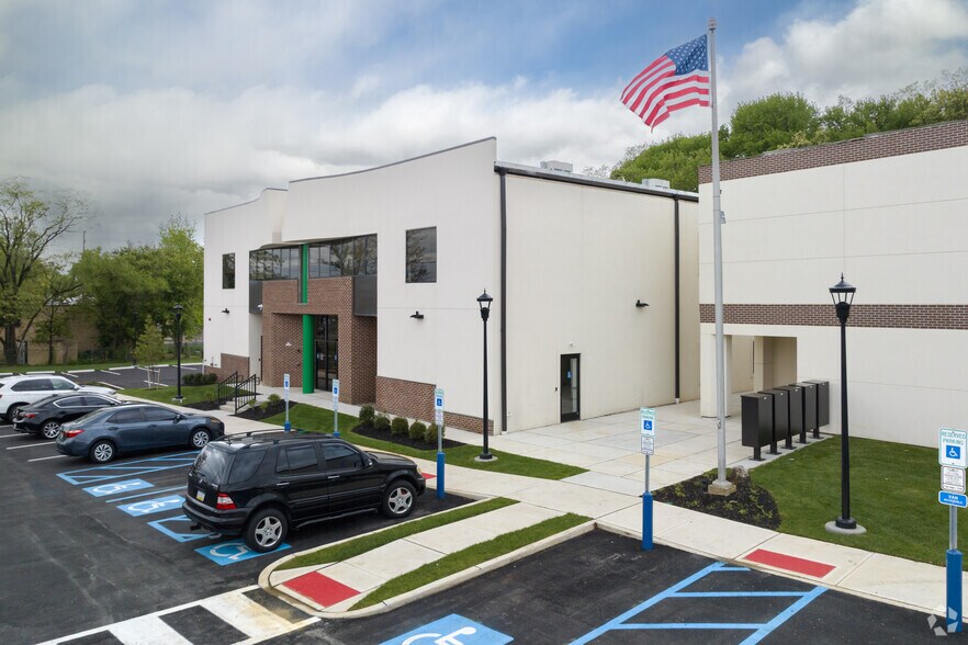 4 Haddonfield Rd, Cherry Hill, NJ à louer - Photo du bâtiment - Image 2 de 21