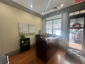 514 W Maple St, Cumming, GA for lease Interior Photo- Image 2 of 8