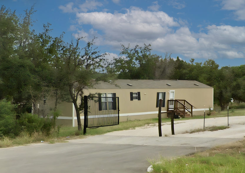 Interstate 10 W & N Creek Loop Loop, Comfort, TX à louer - Photo du bâtiment - Image 2 de 2