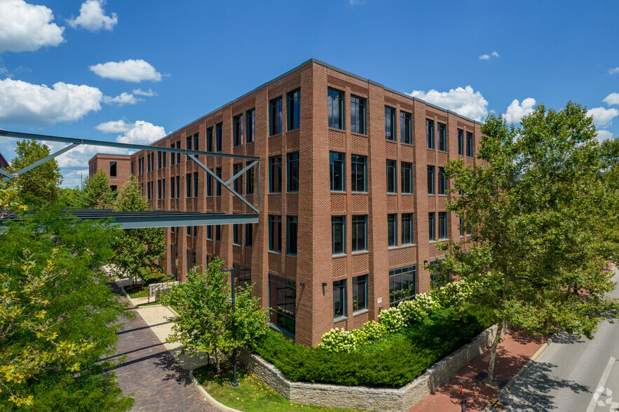 400 W Nationwide Blvd, Columbus, OH for lease - Primary Photo - Image 1 of 7