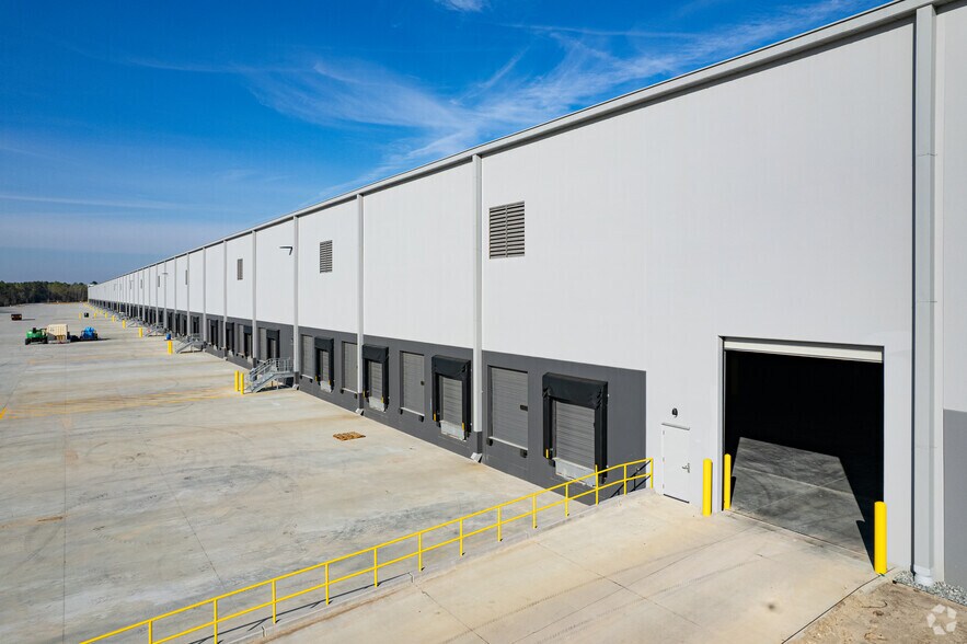 2008 Interstate Centre Blvd, Ellabell, GA à louer - Photo du bâtiment - Image 2 de 3