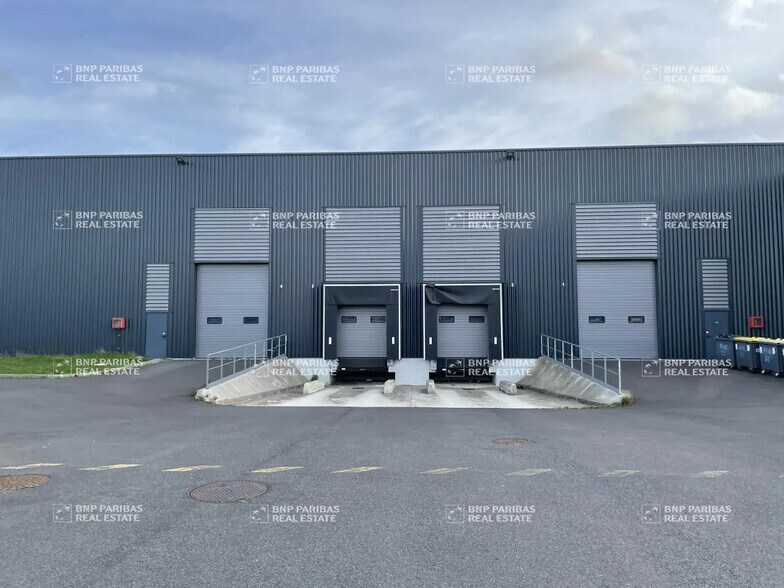 Flex dans Lieusaint à louer - Photo du bâtiment - Image 2 de 9