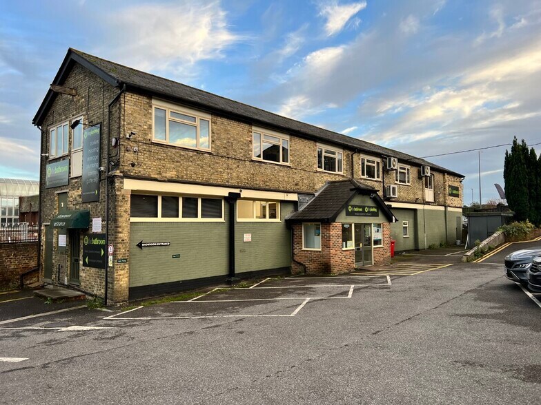 Buckland Rd, Maidstone à louer - Photo du bâtiment - Image 1 de 11