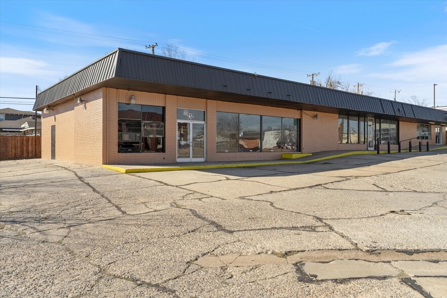 212-216 NW 23rd St, Oklahoma City, OK for lease - Building Photo - Image 2 of 8