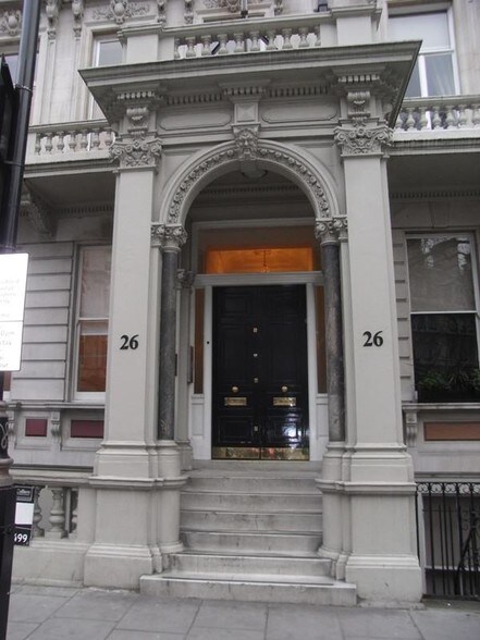 26 Grosvenor Gdns, Londres à louer - Photo du bâtiment - Image 3 de 14