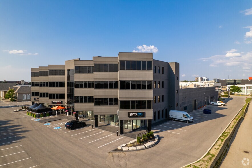 8001 Weston Rd, Vaughan, ON à louer - Photo principale - Image 1 de 4