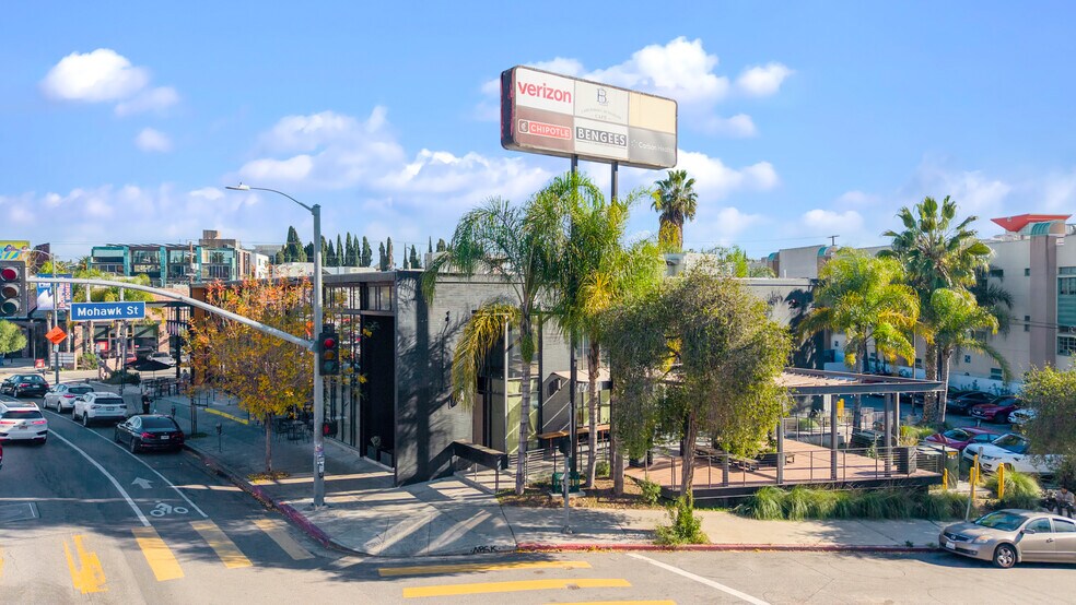 2110 W Sunset Blvd, Los Angeles, CA à louer - Photo du bâtiment - Image 3 de 15