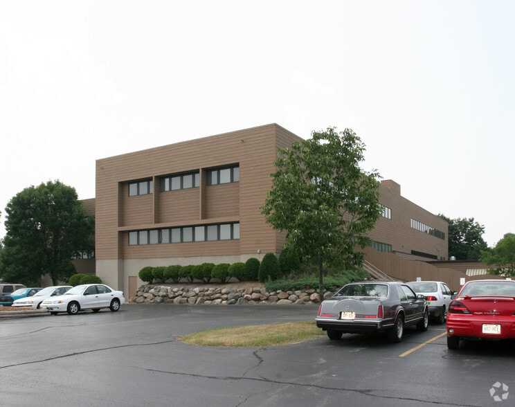 2401-2501 International Ln, Madison, WI à vendre - Photo du bâtiment - Image 2 de 3