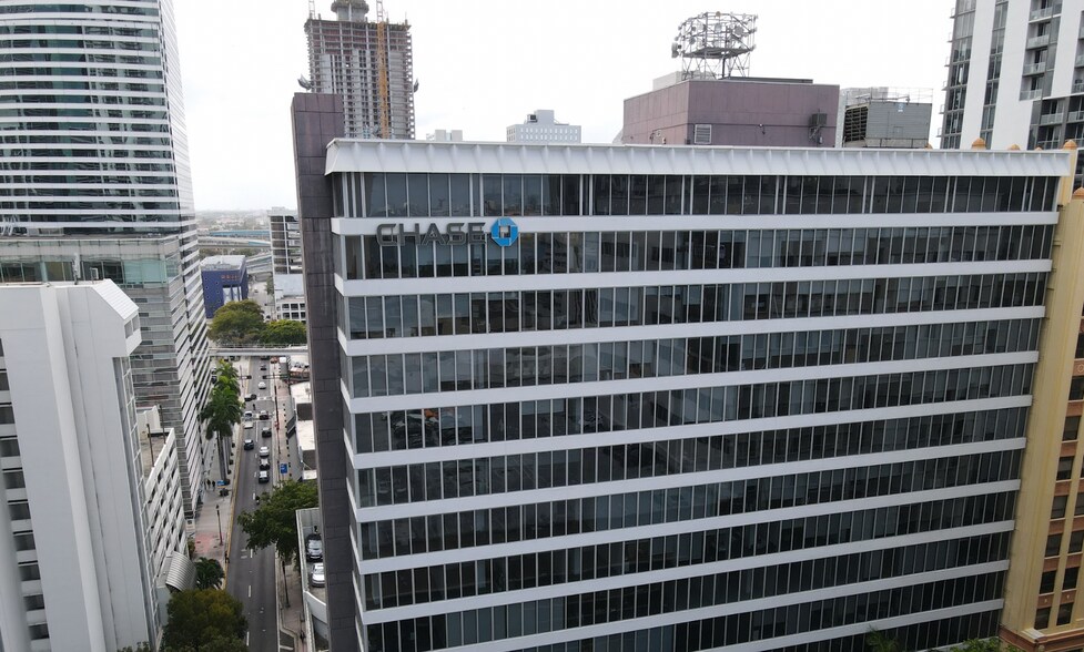 150 SE 2nd Ave, Miami, FL à louer - Photo du bâtiment - Image 2 de 13