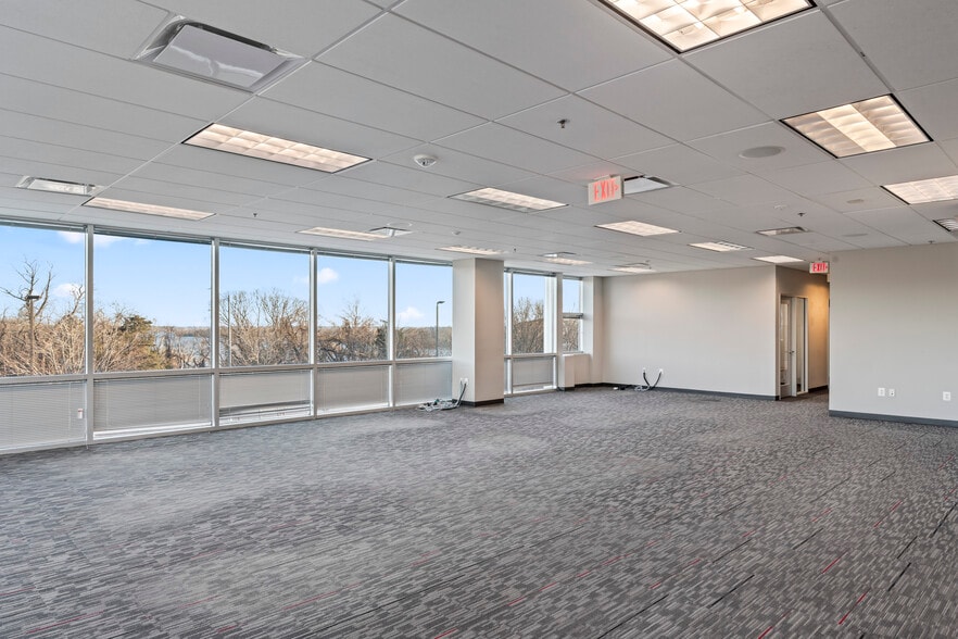 10718 Richmond Hwy, Lorton, VA à louer - Photo du bâtiment - Image 3 de 47