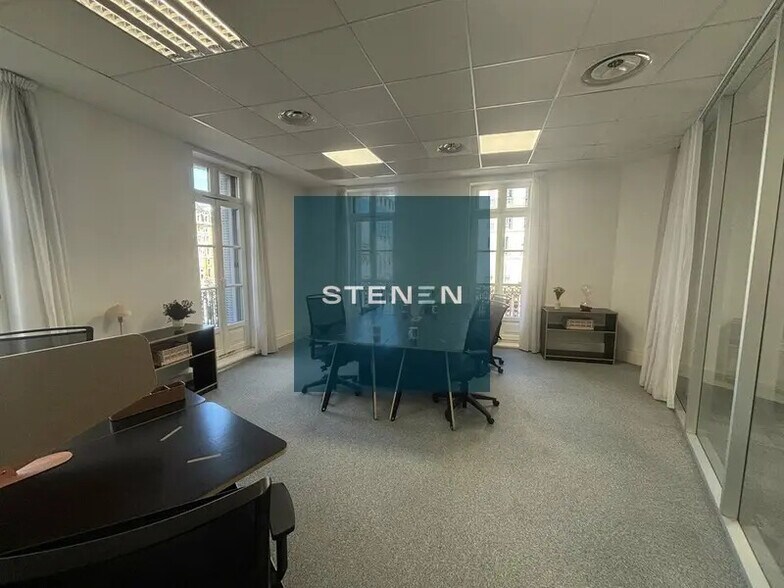 Office in Marseille for lease - Interior Photo - Image 3 of 5