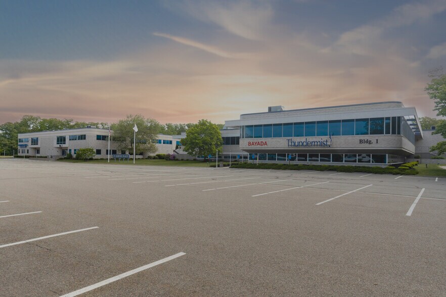 171 Service Ave, Warwick, RI à louer - Photo du bâtiment - Image 2 de 10