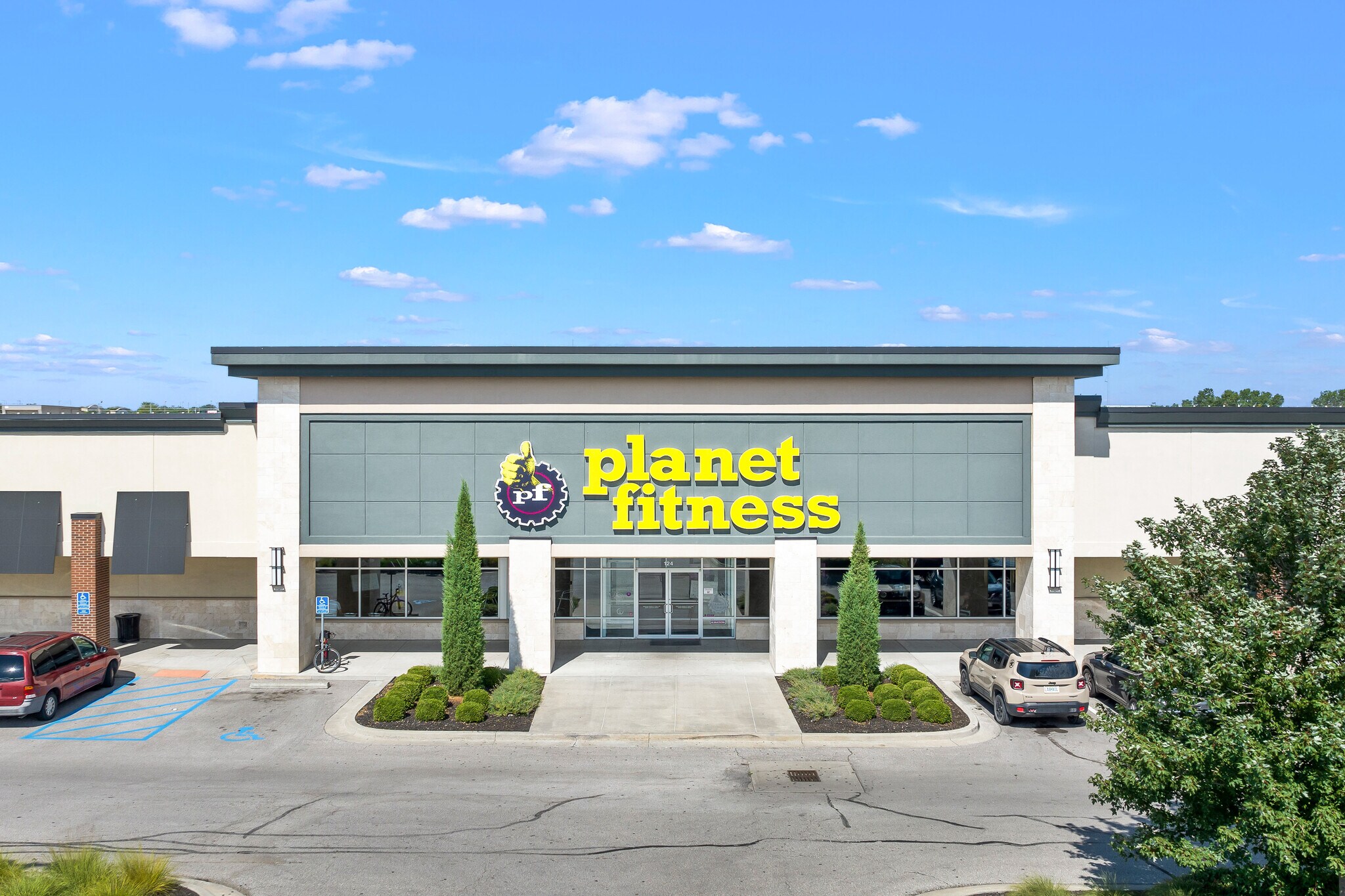 100-172 Cedar Tree Sq, Belton, MO à louer Photo principale- Image 1 de 7