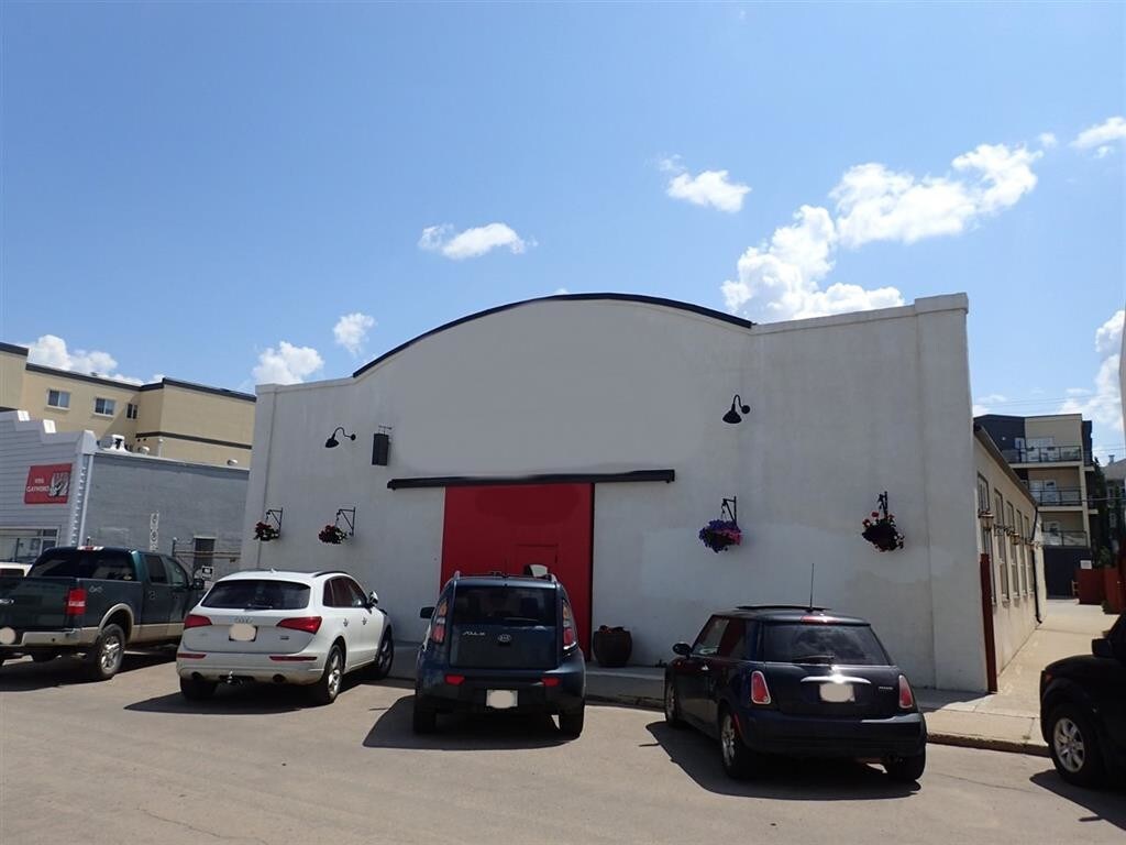 101 Street 81 Ave, Edmonton, AB for sale Primary Photo- Image 1 of 1