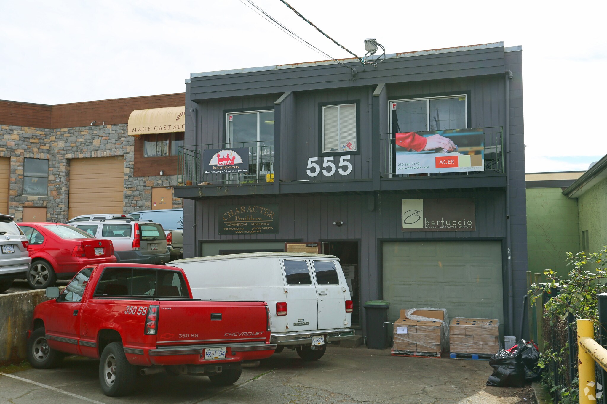 555 Hillside Ave, Victoria, BC à vendre Photo du bâtiment- Image 1 de 9