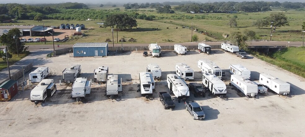 500 Douglas St, Cuero, TX à vendre - Photo du bâtiment - Image 1 de 11