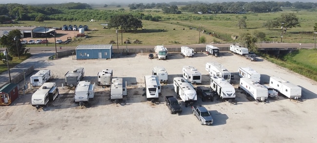 Plus de détails pour 500 Douglas St, Cuero, TX - Spécialité à vendre