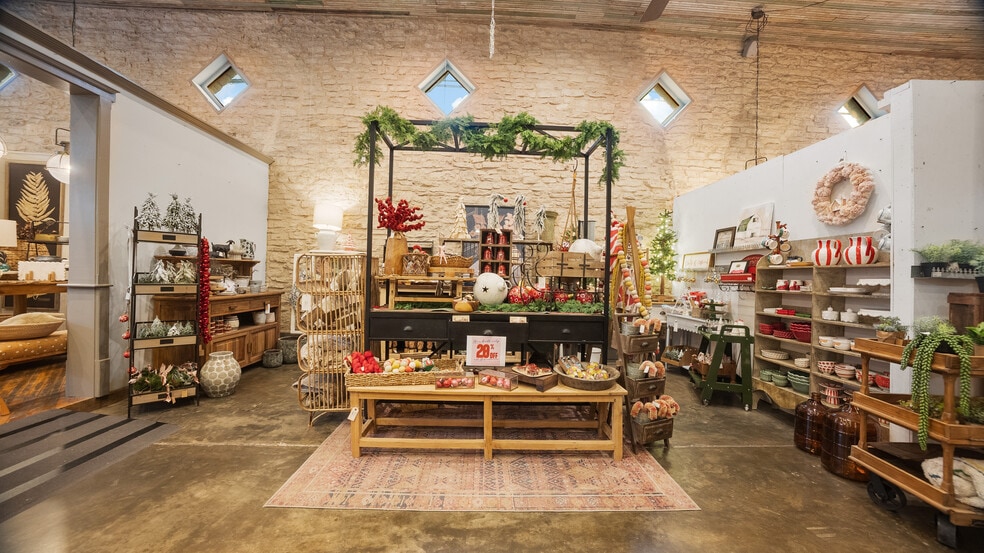 101 N Elm, Hico, TX à vendre - Photo du bâtiment - Image 2 de 40