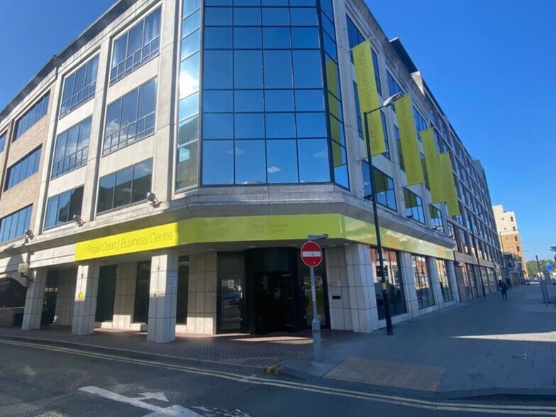 42-44 High St, Slough à vendre - Photo du bâtiment - Image 2 de 27