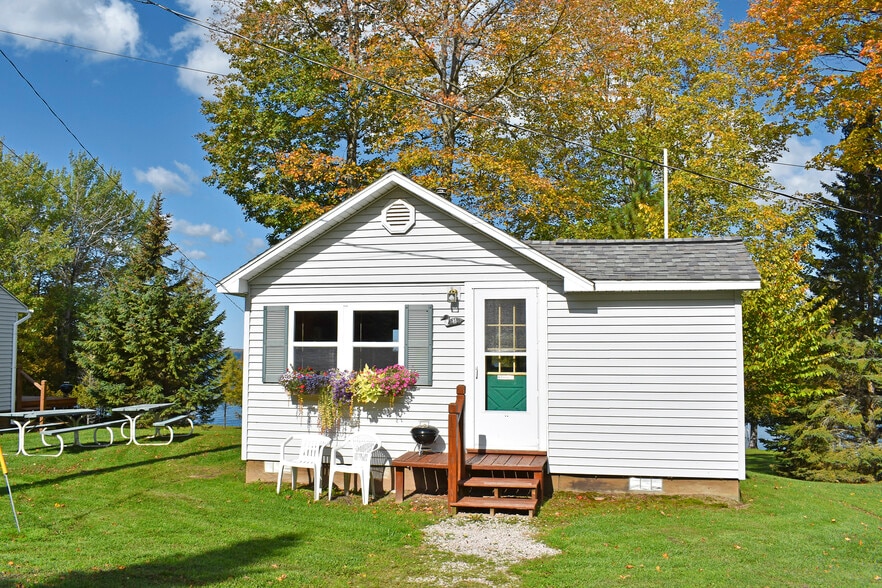 W18070 County Rd, Germfask, MI for sale - Primary Photo - Image 1 of 8