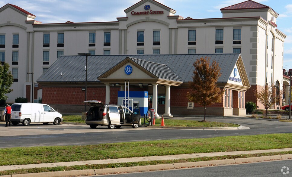 13986 Metrotech Dr, Chantilly, VA à vendre - Photo du bâtiment - Image 2 de 2