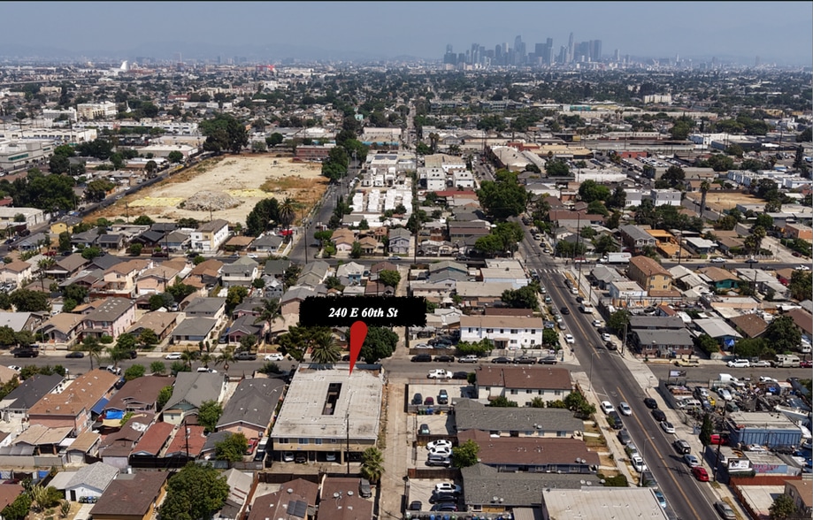 240 E 60th St, Los Angeles, CA for sale - Building Photo - Image 3 of 8
