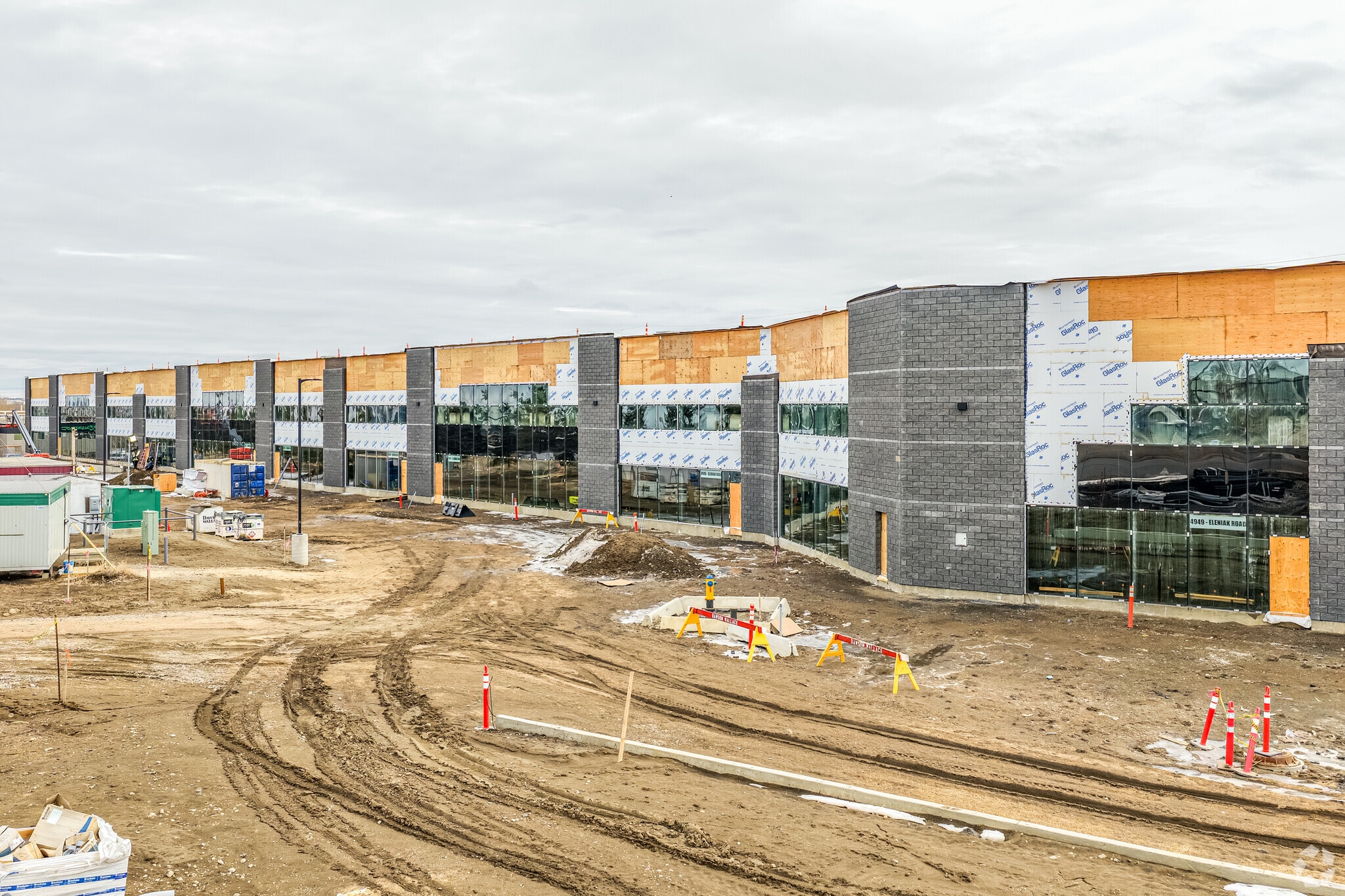 4949 Eleniak Rd Nw,, Edmonton, AB for lease Primary Photo- Image 1 of 4