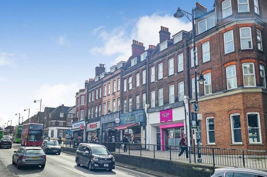 23 Woodcote Rd, Wallington for sale - Building Photo - Image 2 of 4