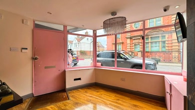 89 St Leonards Rd, Windsor for lease Interior Photo- Image 2 of 4
