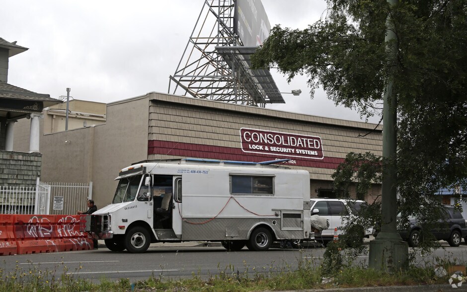 508-510 W MacArthur Blvd, Oakland, CA à vendre - Photo du bâtiment - Image 3 de 9