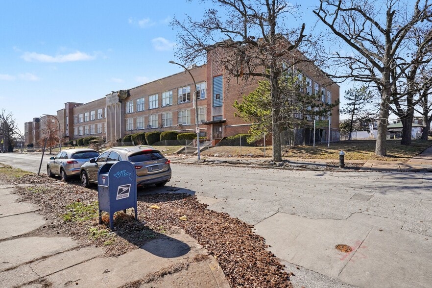 4253 Clarence Blf, Saint Louis, MO for sale - Building Photo - Image 2 of 20