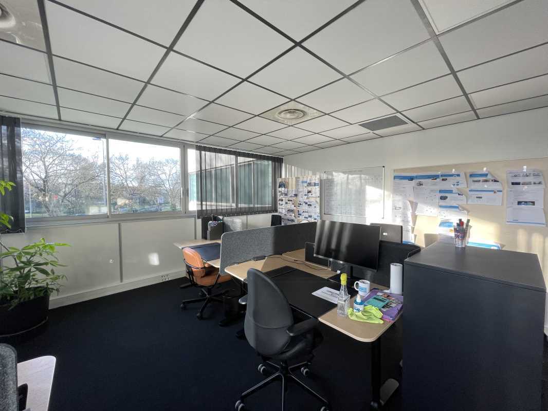 Office in Bordeaux for lease Interior Photo- Image 1 of 7