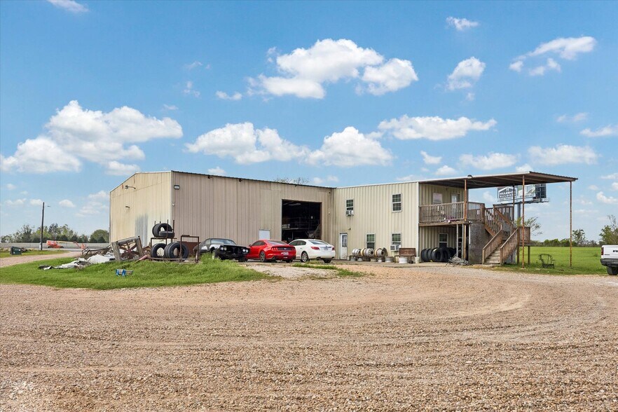 1021 Star Ln, Cat Spring, TX à vendre - Photo du bâtiment - Image 3 de 9