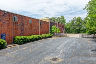6301 Best Friend Rd, Norcross, GA for lease Interior Photo- Image 2 of 35