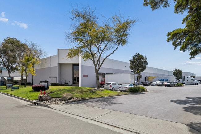 Plus de détails pour 1942-1958 Sabre St, Hayward, CA - Industriel à louer