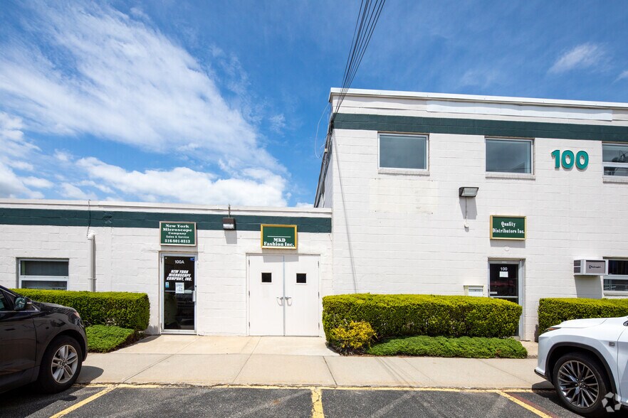 100-102 Lauman Ln, Hicksville, NY à louer - Photo du bâtiment - Image 2 de 5