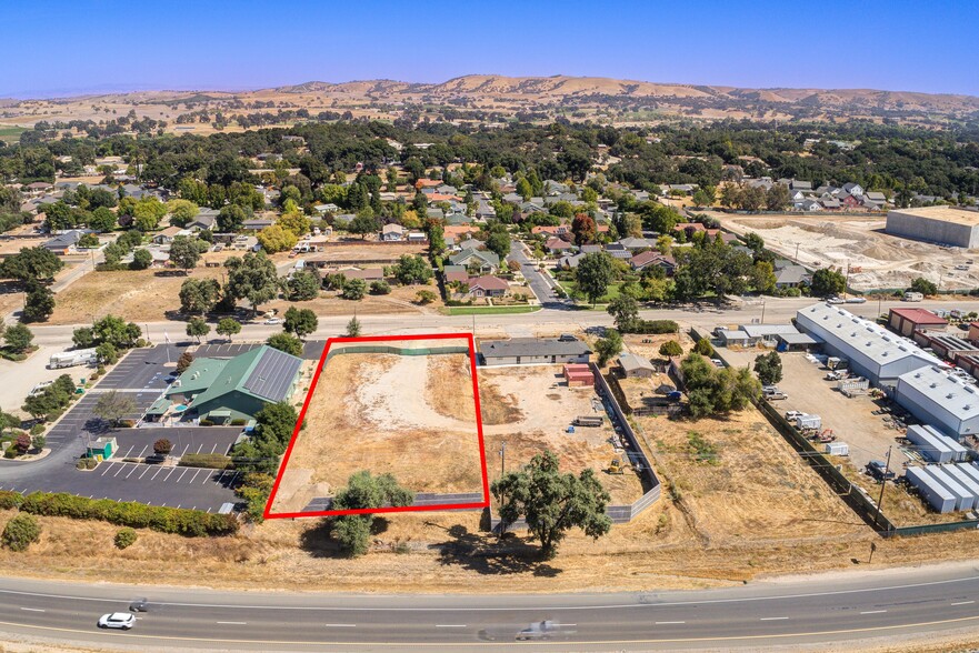 1600 El Camino Real, Atascadero, CA for sale - Aerial - Image 1 of 4