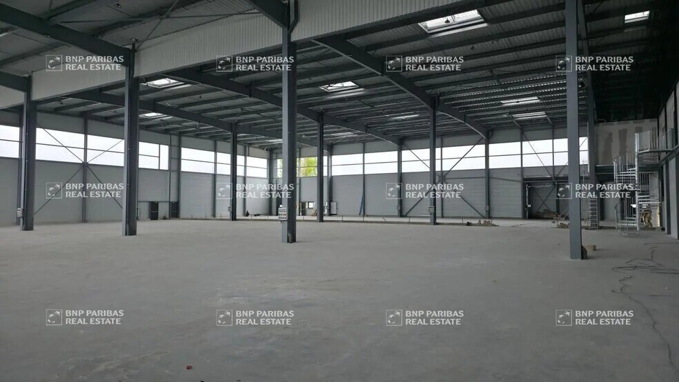 Flex in Torcy for lease - Building Photo - Image 1 of 8