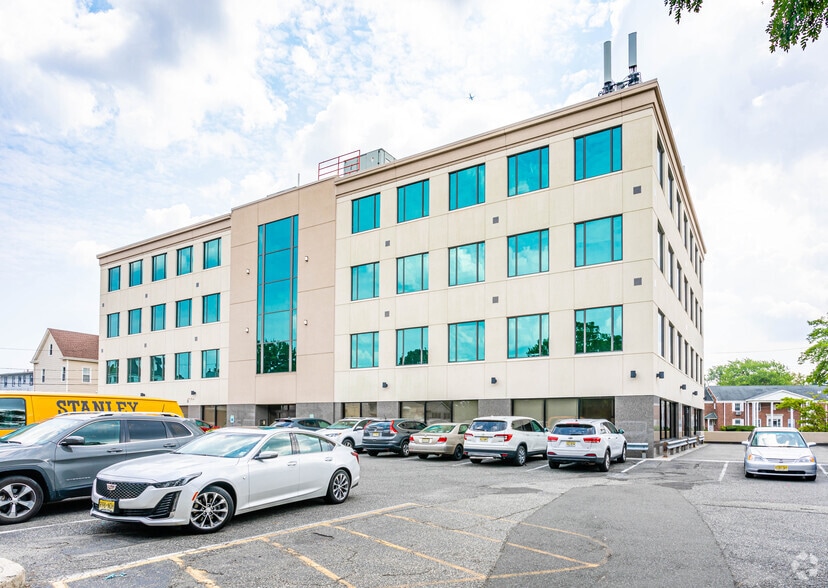 1 Broadway, Elmwood Park, NJ for lease - Building Photo - Image 2 of 7