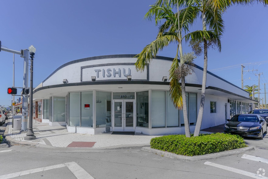 689-693 NE 125th St, North Miami, FL à louer - Photo principale - Image 1 de 4