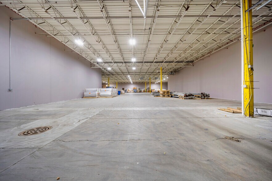 7320-7400 W Florist Ave, Milwaukee, WI à louer - Photo intérieure - Image 3 de 5