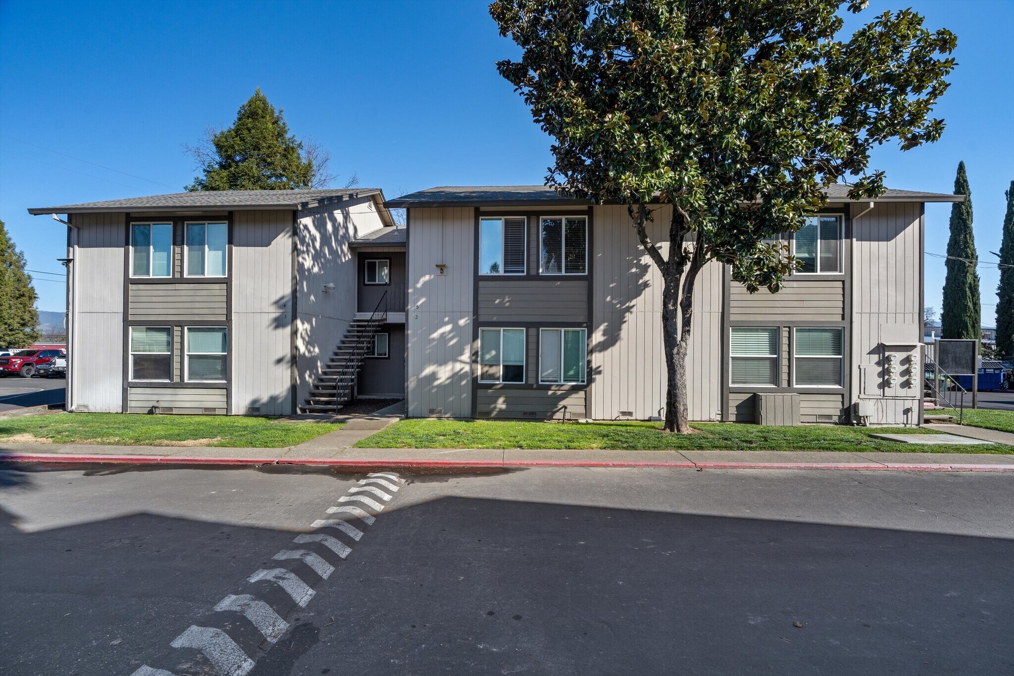 1450 S State St, Ukiah, CA à vendre Photo principale- Image 1 de 100