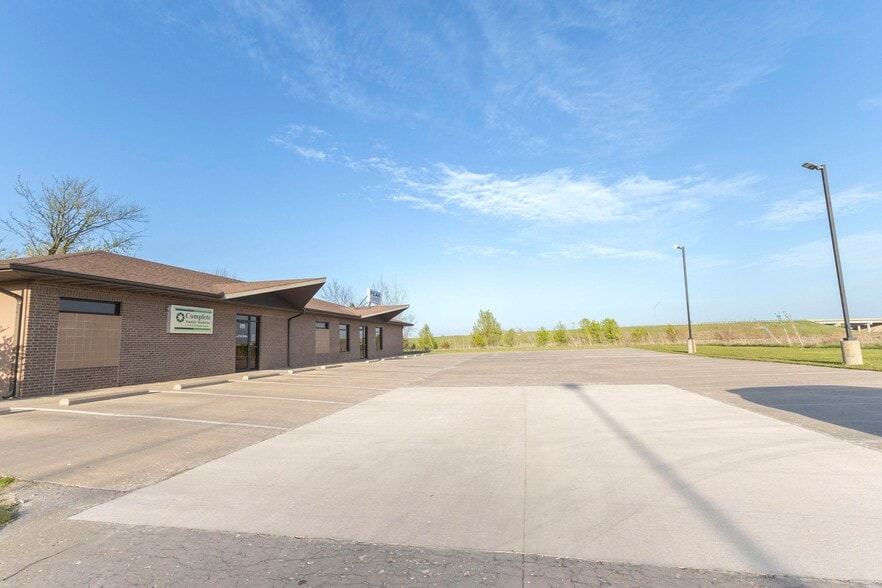 2100 Silva Ln, Moberly, MO à vendre - Photo du bâtiment - Image 3 de 24