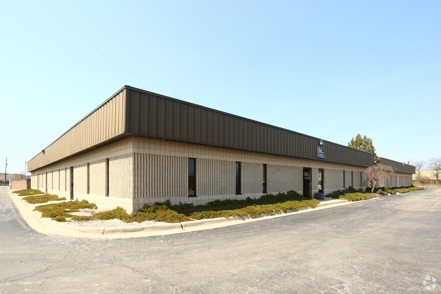 760 Woodland Dr, Saline, MI à louer - Photo du bâtiment - Image 3 de 19